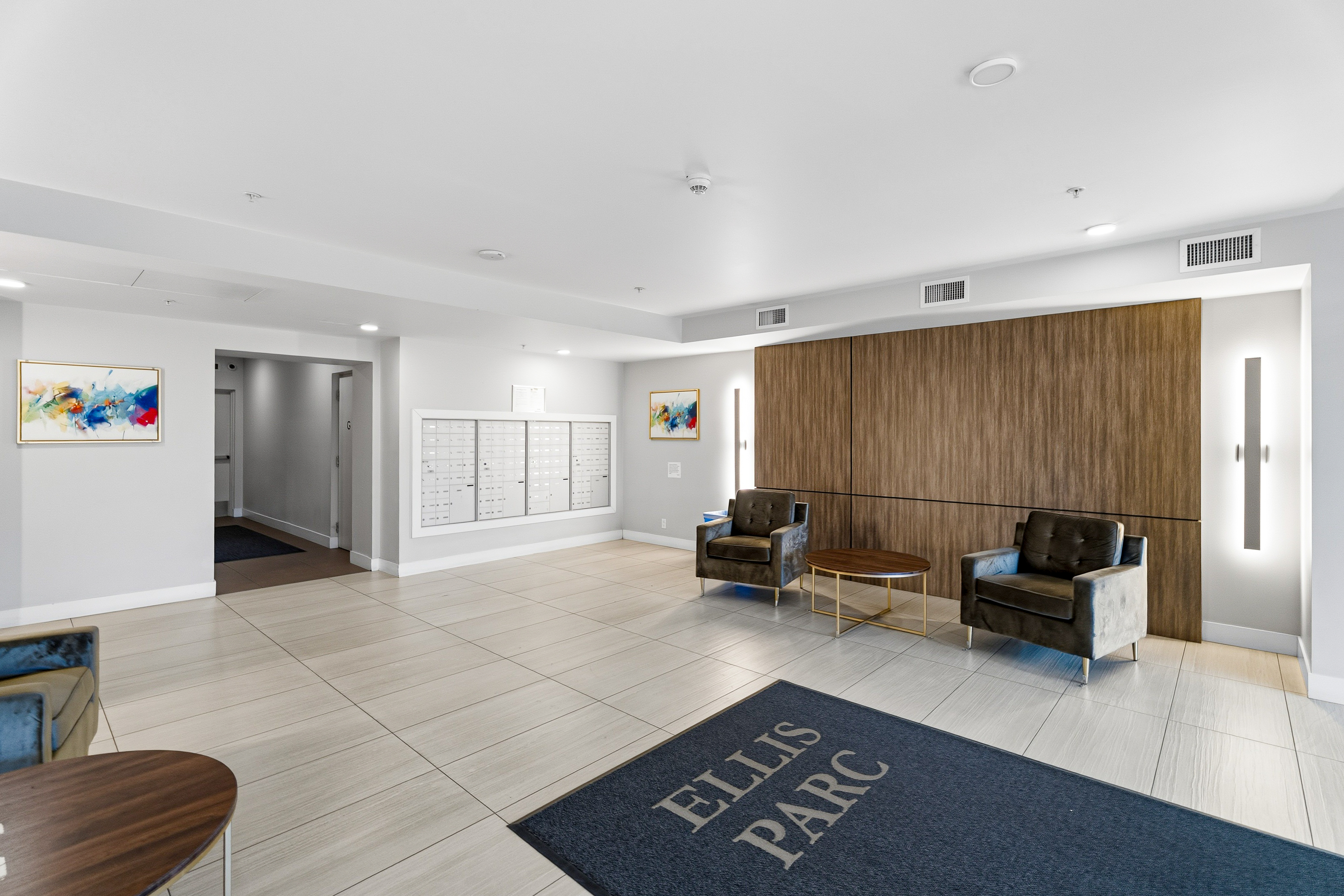 Ellis Parc lobby